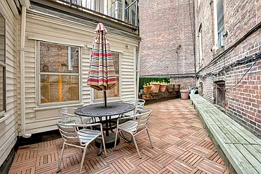 Rented by Warburg