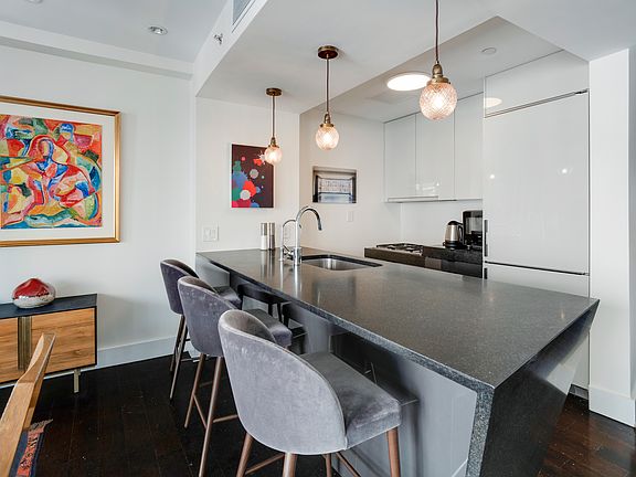4th image of 60 Orchard St APT 4