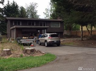 8043 NE 28th St, Medina, WA 98039