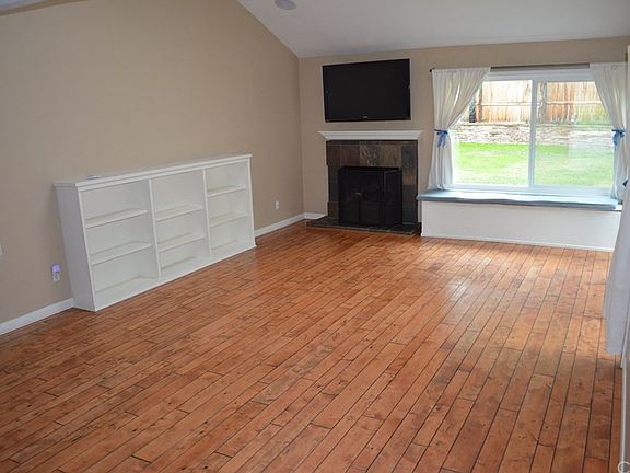 3rd image of 24242 Carrillo Dr