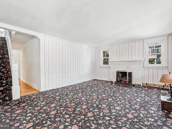 3rd image of 118 N Essex Ave