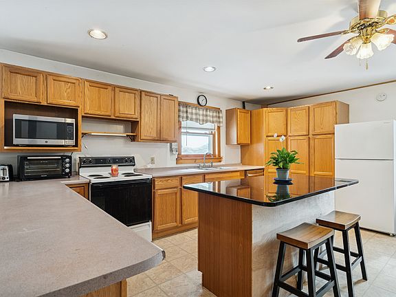 3rd image of 9 Cherry Hill Road