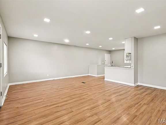 5th image of 10234 Cedarhurst Dr