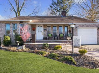 10 Gary Rd, Syosset, NY 11791