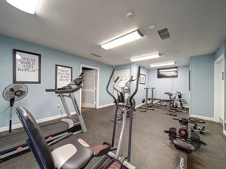 Falcon Pointe Apartments — Photo 17