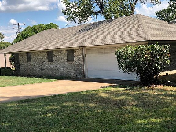 3rd image of 101 Oakwood Dr