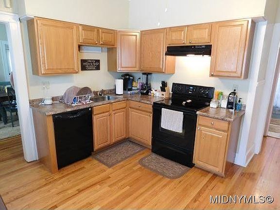 5th image of 26 Leslie Ave