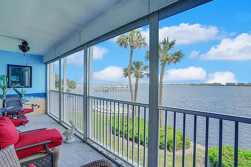 100 Waterway Dr S Photo 1
