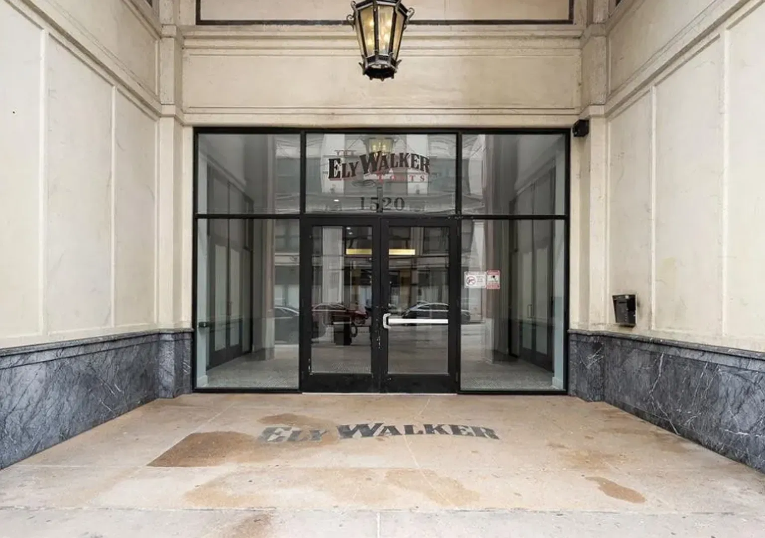 Furnished Updated 2 Bed 2 Bath Condo On Wash Ave! Fitness Room! — Photo 3