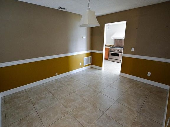 3rd image of 130 Red Rose Cir