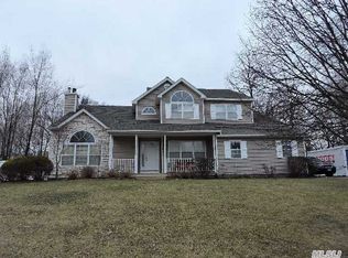 4 Briarberry Ct, Lake Grove, NY 11755