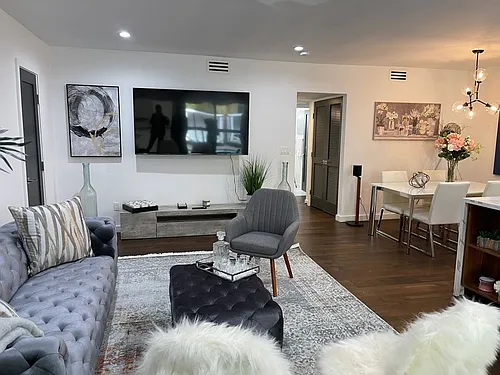 1267 N Laurel Ave #6 Photo 1