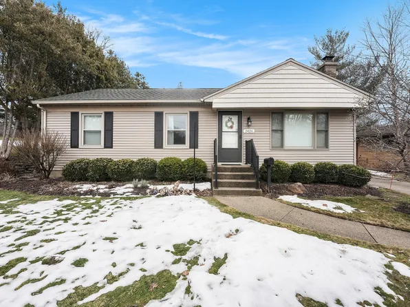 2426 Oakwood Ave NE, Grand Rapids, MI 49505