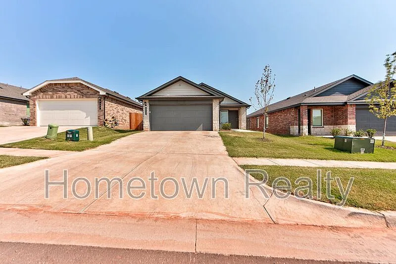 4 bed, 2.0 bath, 1586 sqft, $1,795 — Photo 1