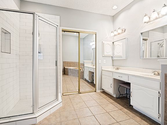 2nd image of 7013 Lo Chalmers Ln