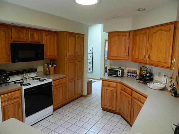 5th image of 1299 Brook Hill Close
