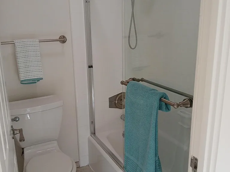 Eastbluff Townhomes — Photo 7