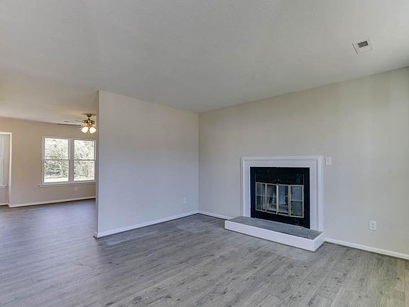 4th image of 6 Middleton Ct