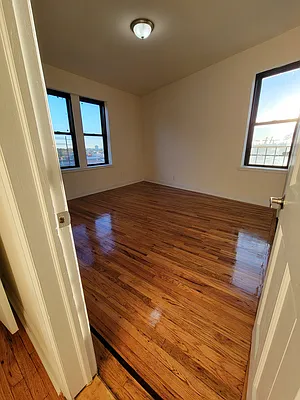 Rented by Metro Park Realty Inc | media 27