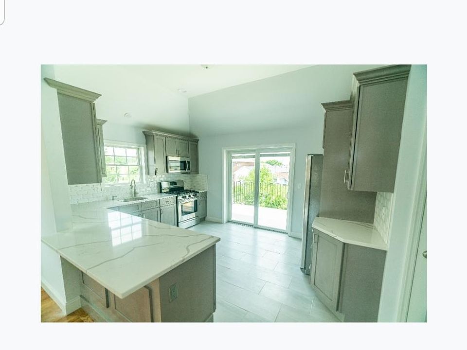 1st image of 3263 Spencer Dr #2