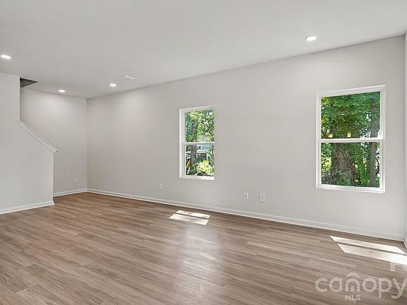 5th image of 113 Little John Rd