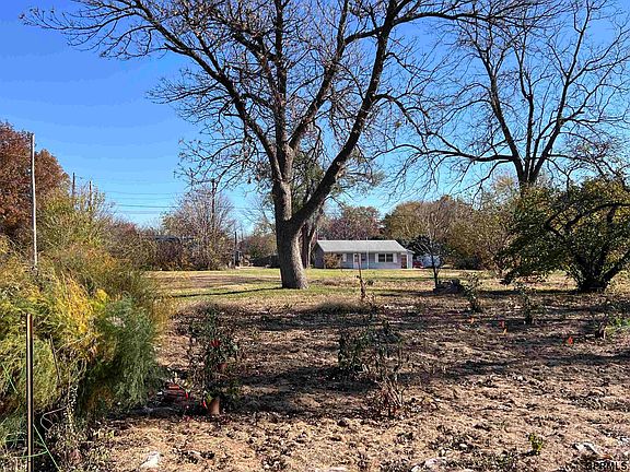 5th image of 826 N 10th St