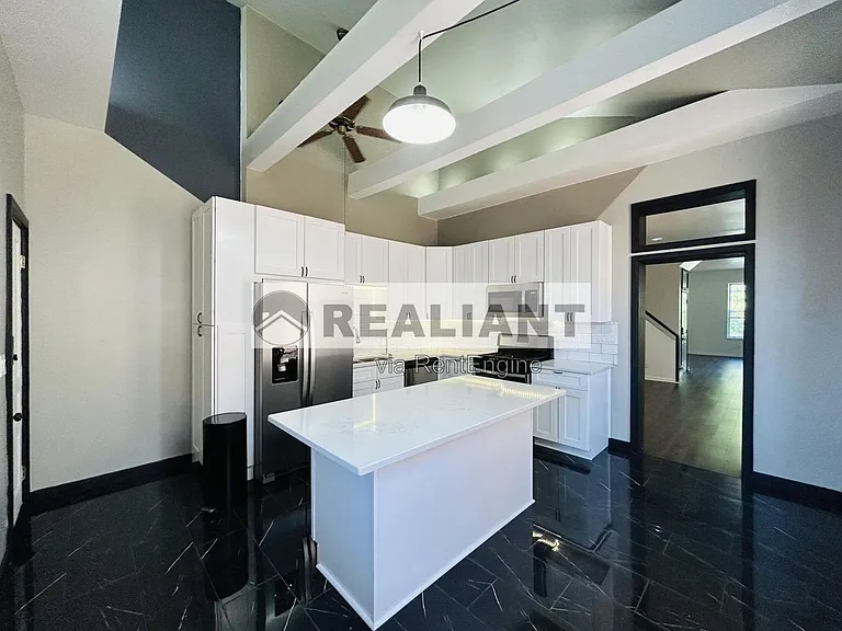 243 W 8th St #2 — Photo 20