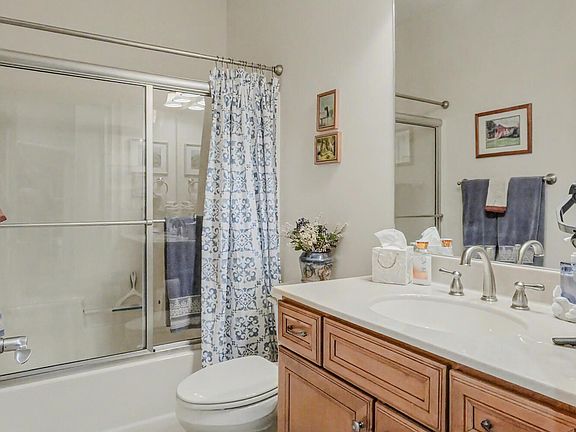 3rd image of 3914 Ivanhoe Blvd