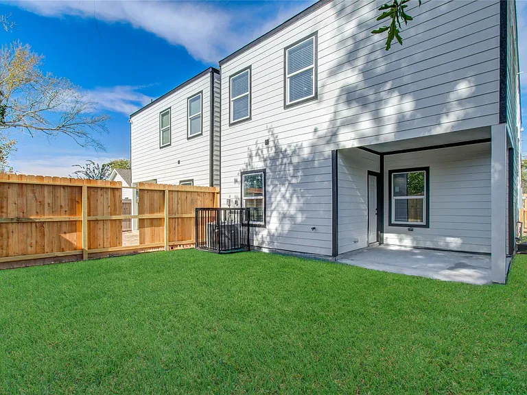 835 S Victory Dr — Photo 37