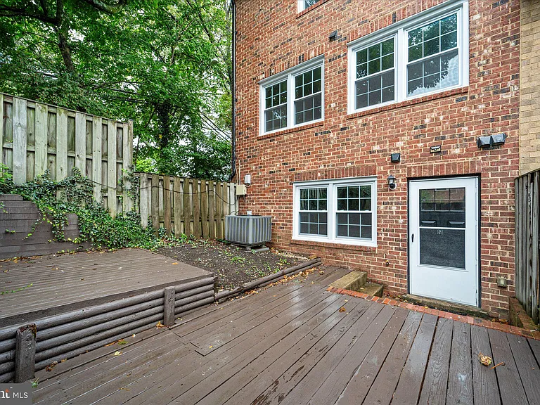 3885 Chain Bridge Rd — Photo 39