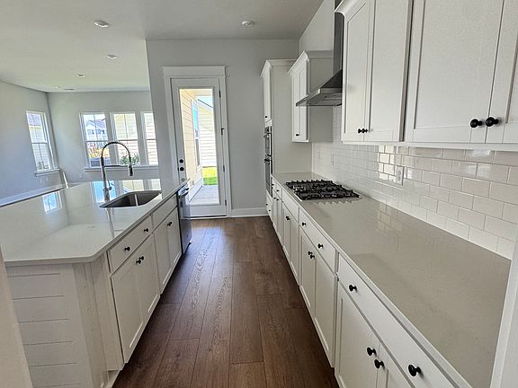 3rd image of 134 Cloverfield Trail Dr
