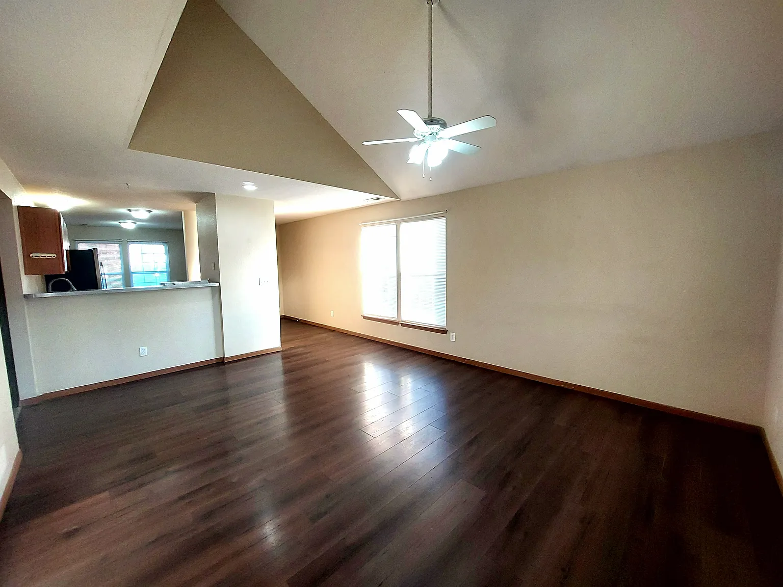 3 bed, 1400 sqft, $1,850 — Photo 3