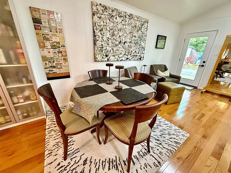 922 Hector Ave — Photo 5