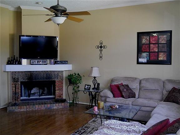 4th image of 2216 Glenbrook St
