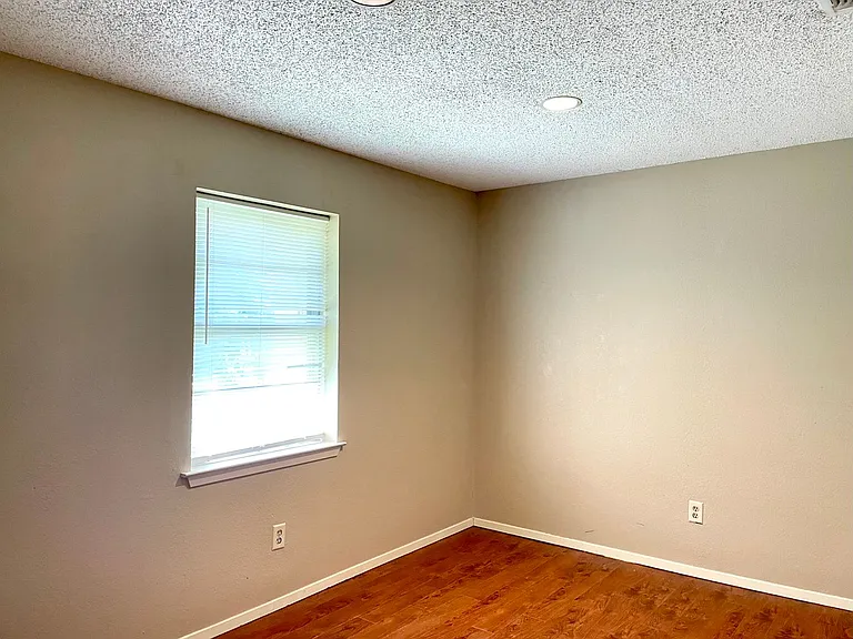 8710 California Dr — Photo 13