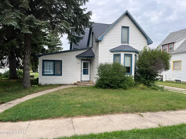 111 Harris Ave N, Park River, ND 58270