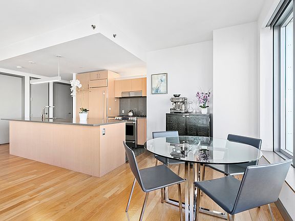 4th image of 8 Spruce St APT 68T
