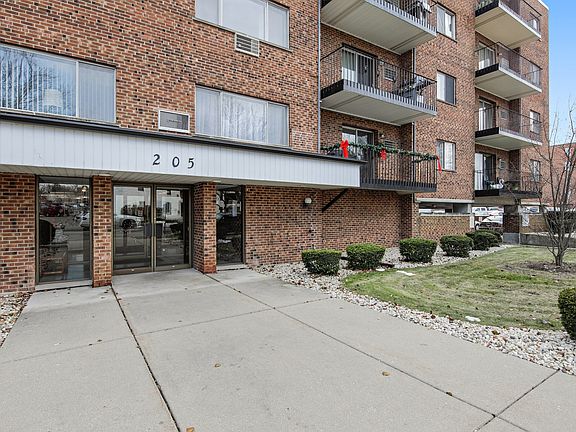 2nd image of 205 W Miner St APT 301