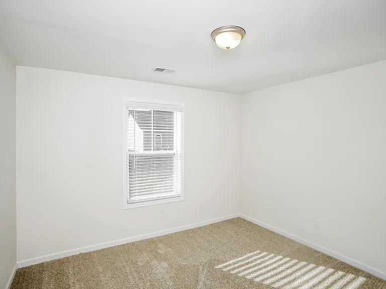 465 Conifer St — Photo 9