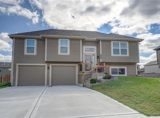 505 NE 192nd Ter, Smithville, MO 64089