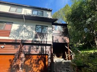 6758 Lunar Dr, Anchorage, AK 99504