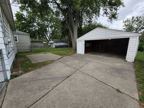 3rd image of 1005 Bauman Ave