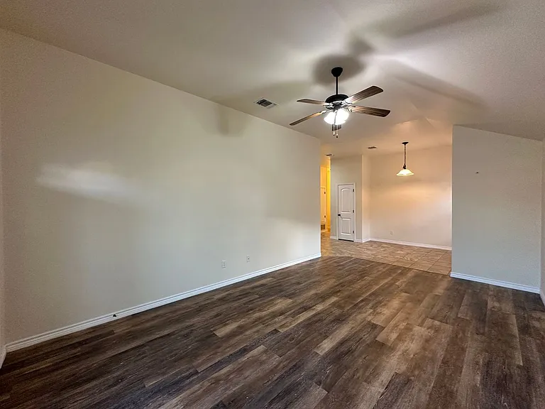507 Sladecek Dr — Photo 3