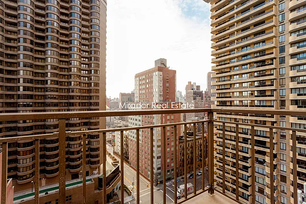 Rented by Mirador Real Estate | media 16