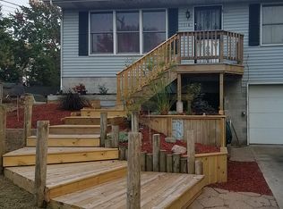 1716 Pennoyer Ave, Grand Haven, MI 49417