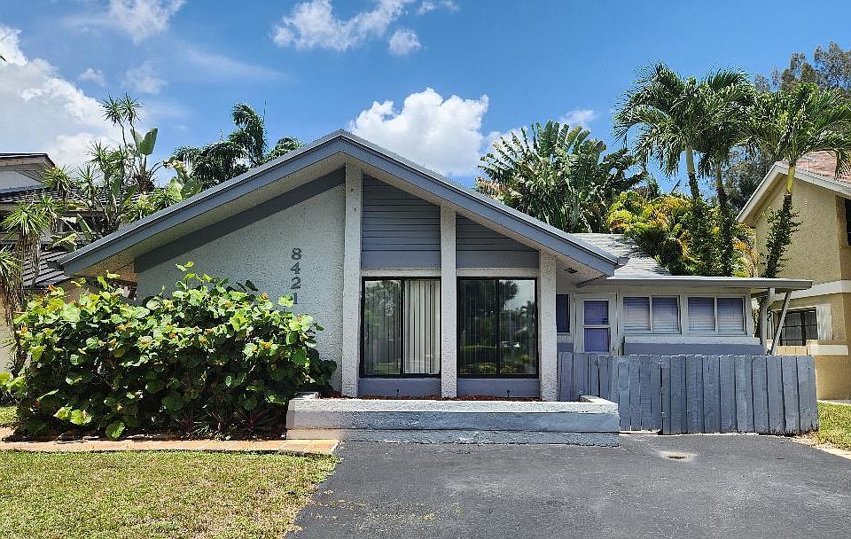 1st image of 8421 SW 39TH Court