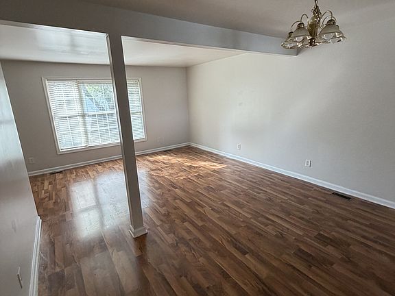 4th image of 160 Lee St #1
