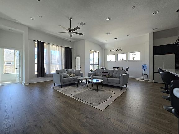 2nd image of 230 Alicante Ln