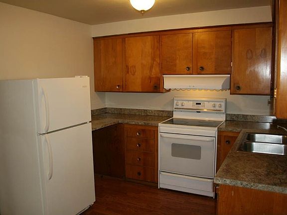 2nd image of 824 3rd St NE APT 1