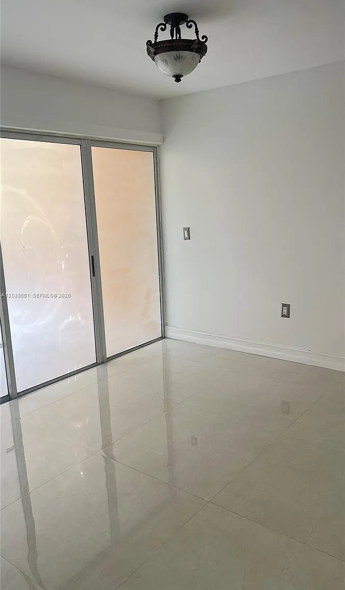 Paseo Real Condo — Photo 3